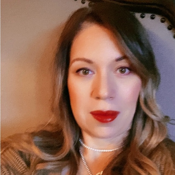 Meet your Posher, Alisa - Picture 1 of 2